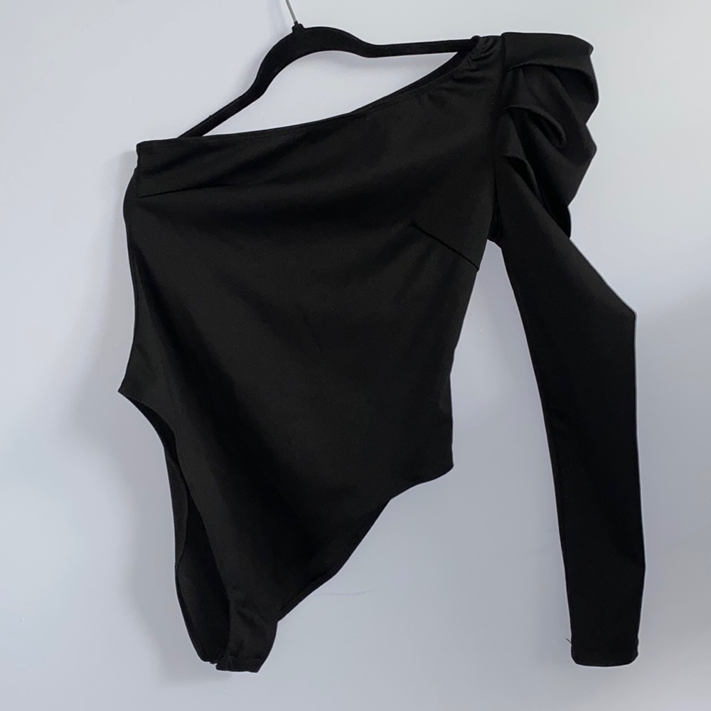 Amazon brand one sleeve black body suit